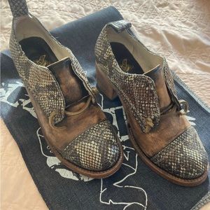 Freebird by Steven Catalina Snakeskin multi size 7